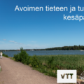 Kesäinen Otaniemen rantanäkymä, jossa Aalto-yliopiston logo ja tapahtuman nimi sekä VTT:n ja Avoimen tieteen logot.