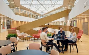 Students at Väre building. Photo: Unto Rautio / Aalto University.