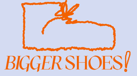 Vaaleansinisellä taustalla räikeän oranssi piirros kengästä ja alla teksti "Bigger Shoes!"