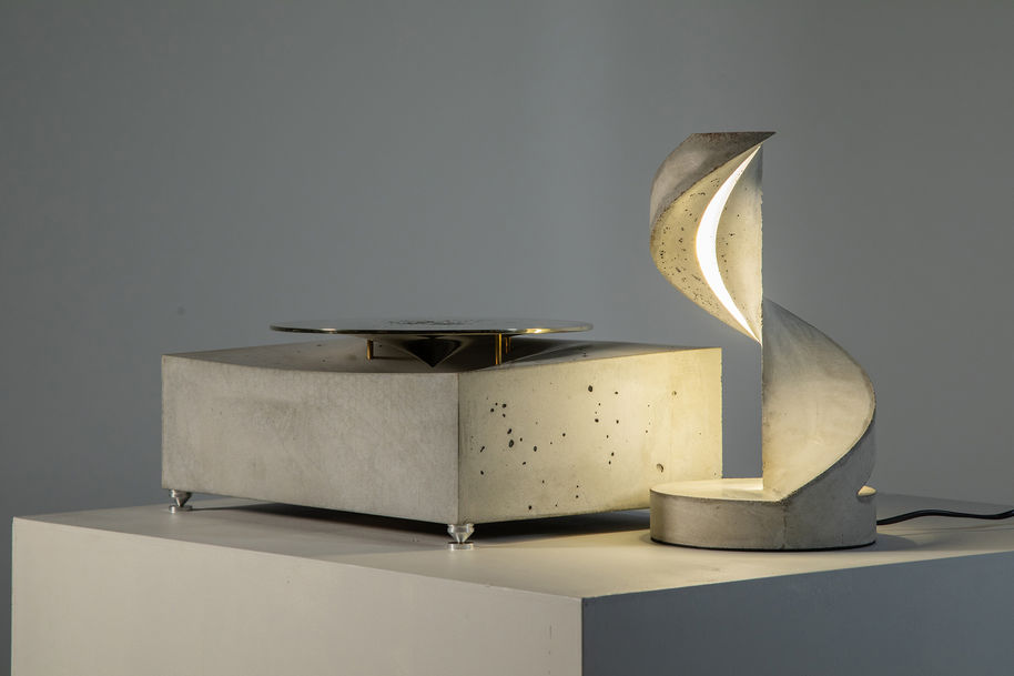 A loudspeaker and a lamp made of concrete