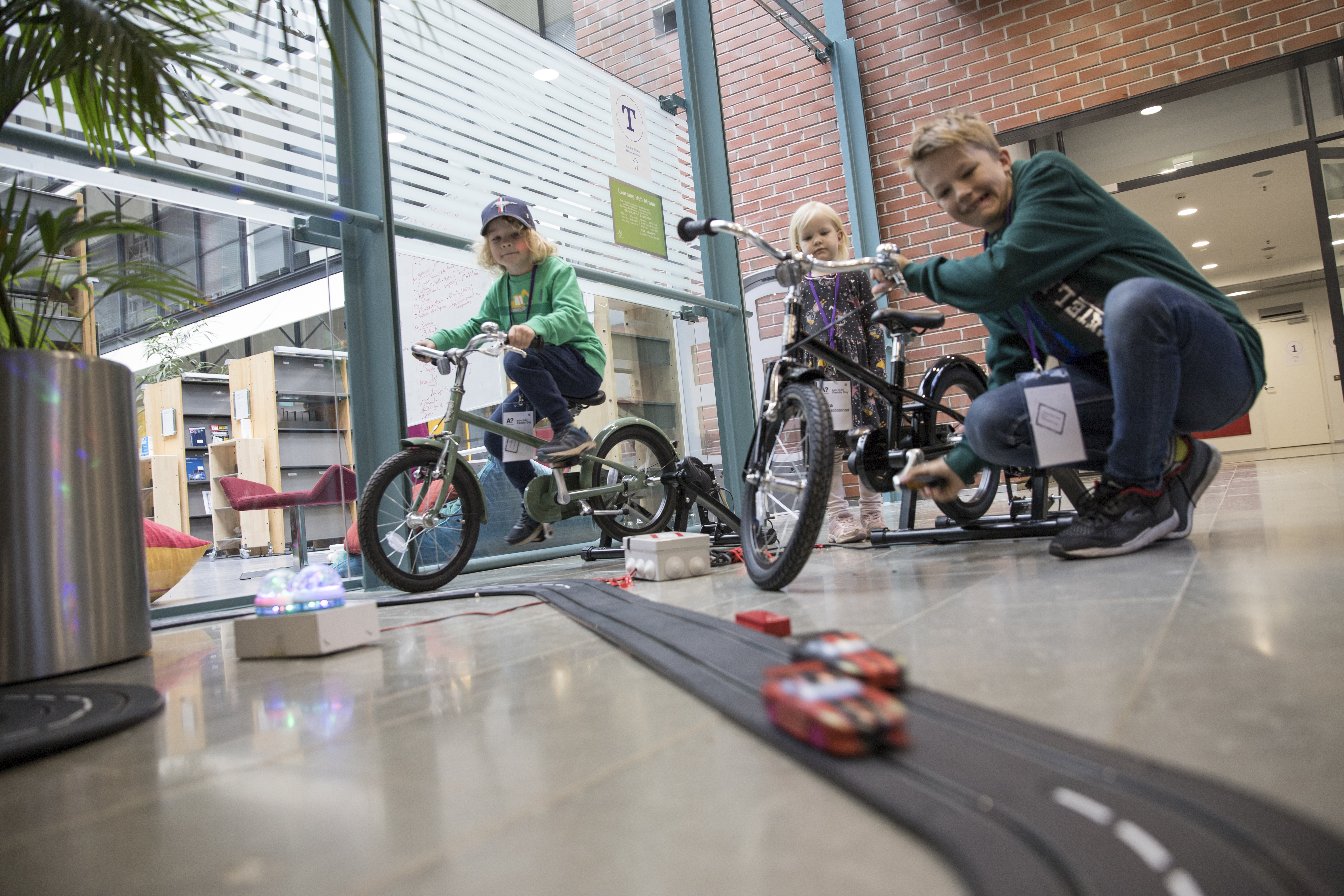Aalto University / Slot car race track / photo: Annamari Tolonen