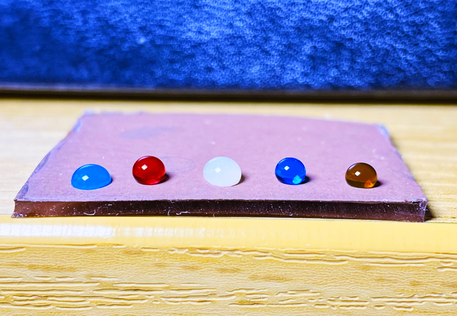 CHEM_Microfabrication grup_Cu-PDMS superhydrophobic with 5 liquids 