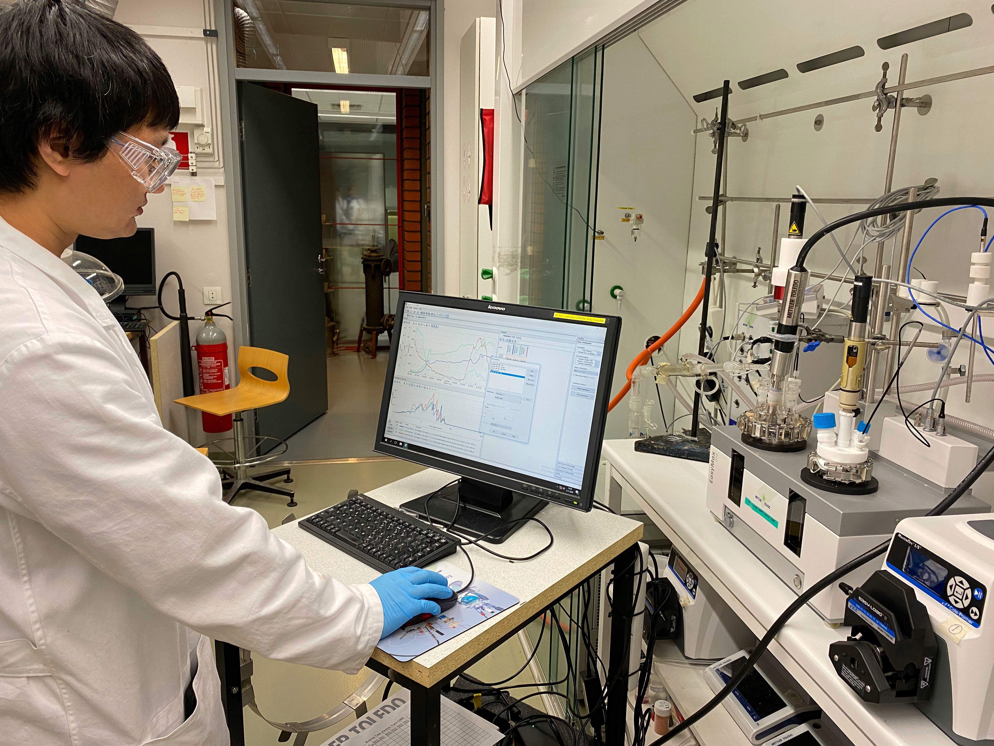 CHEM_Jianxin Zhang at the lab