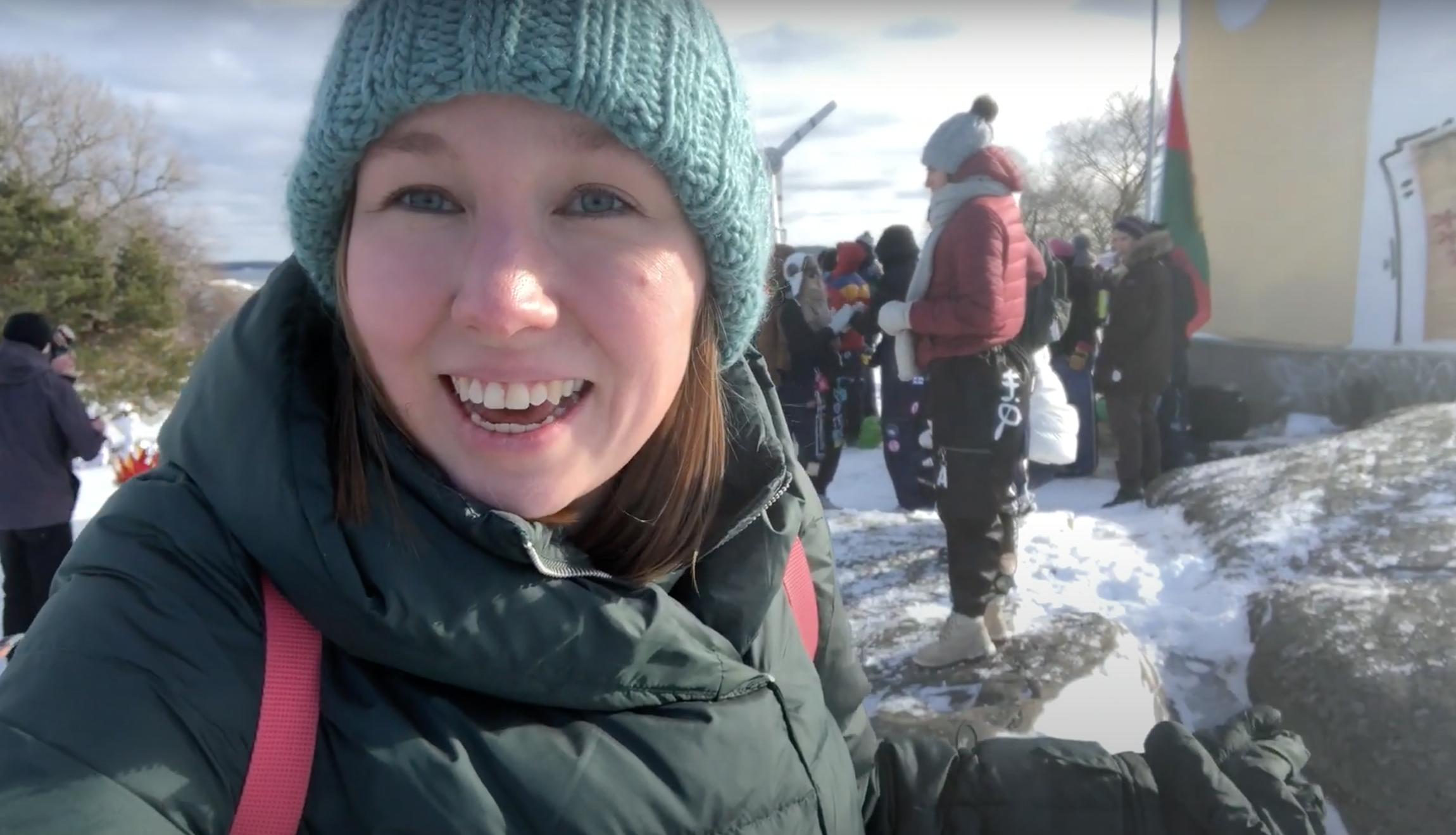Videobloggaaja esittlee opiskelijoiden Laskiaisen viettoa