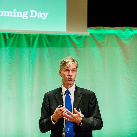 Ingmar Björkman giving a speech in Homecoming Day