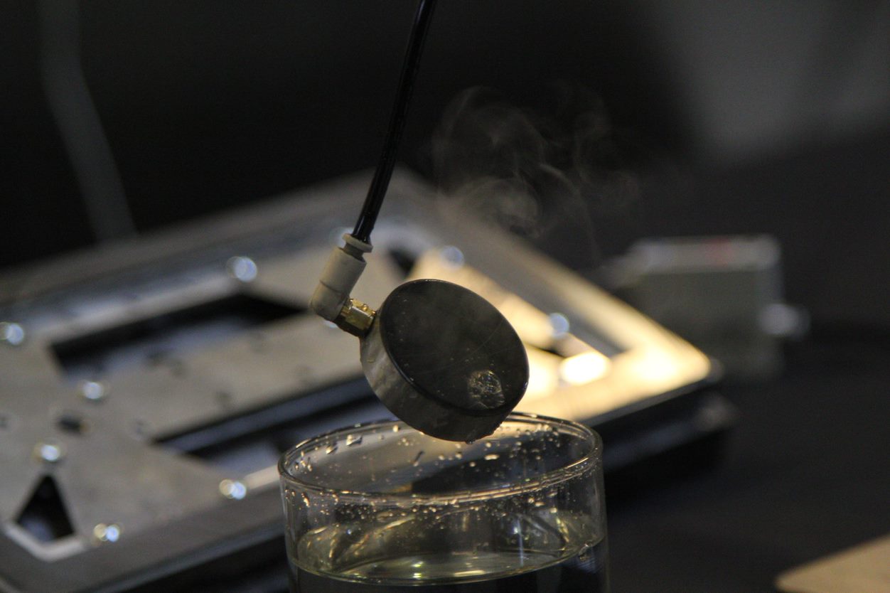 Aerostatic bearing