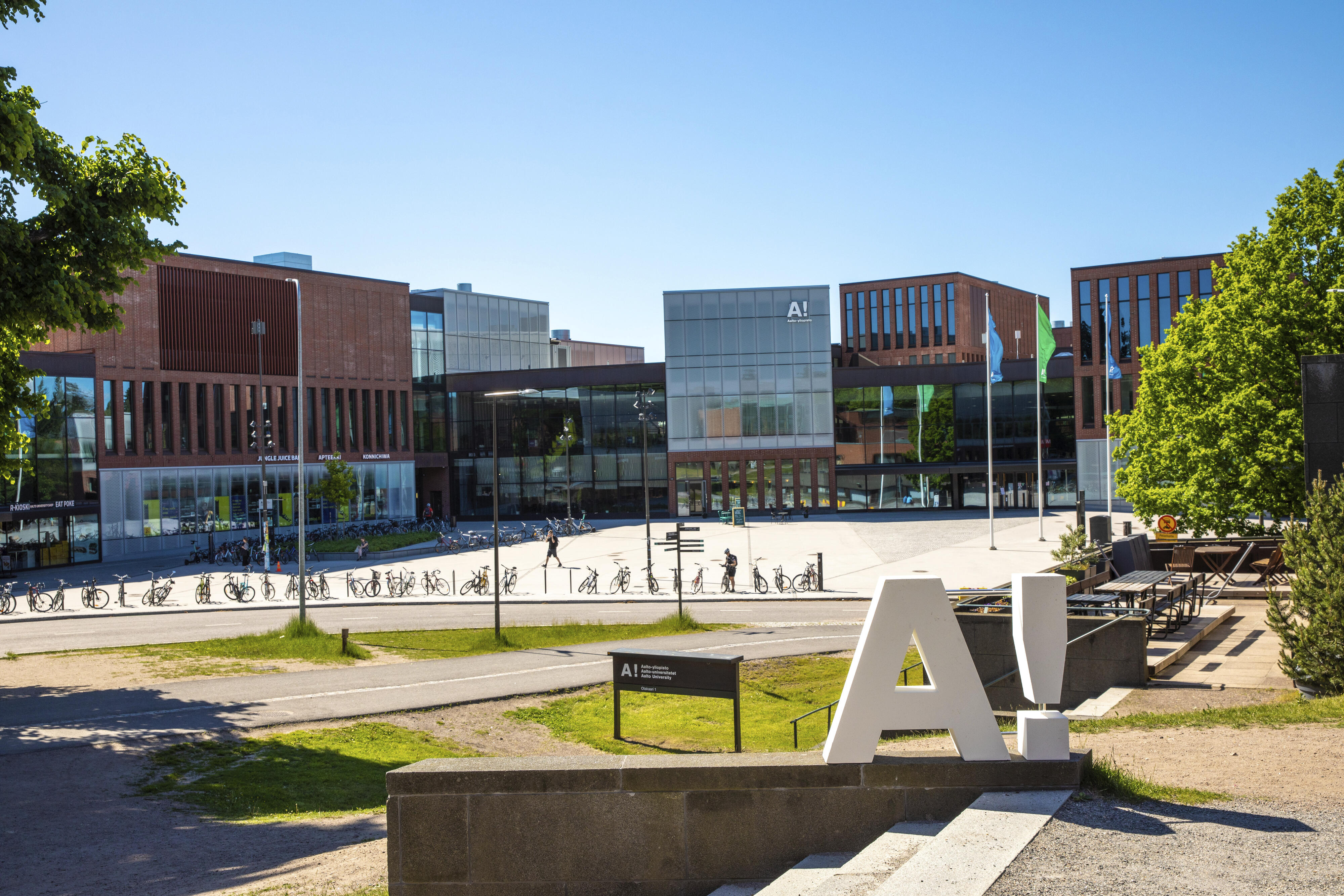 A sunny day at Aalto University Otaniemi Campus