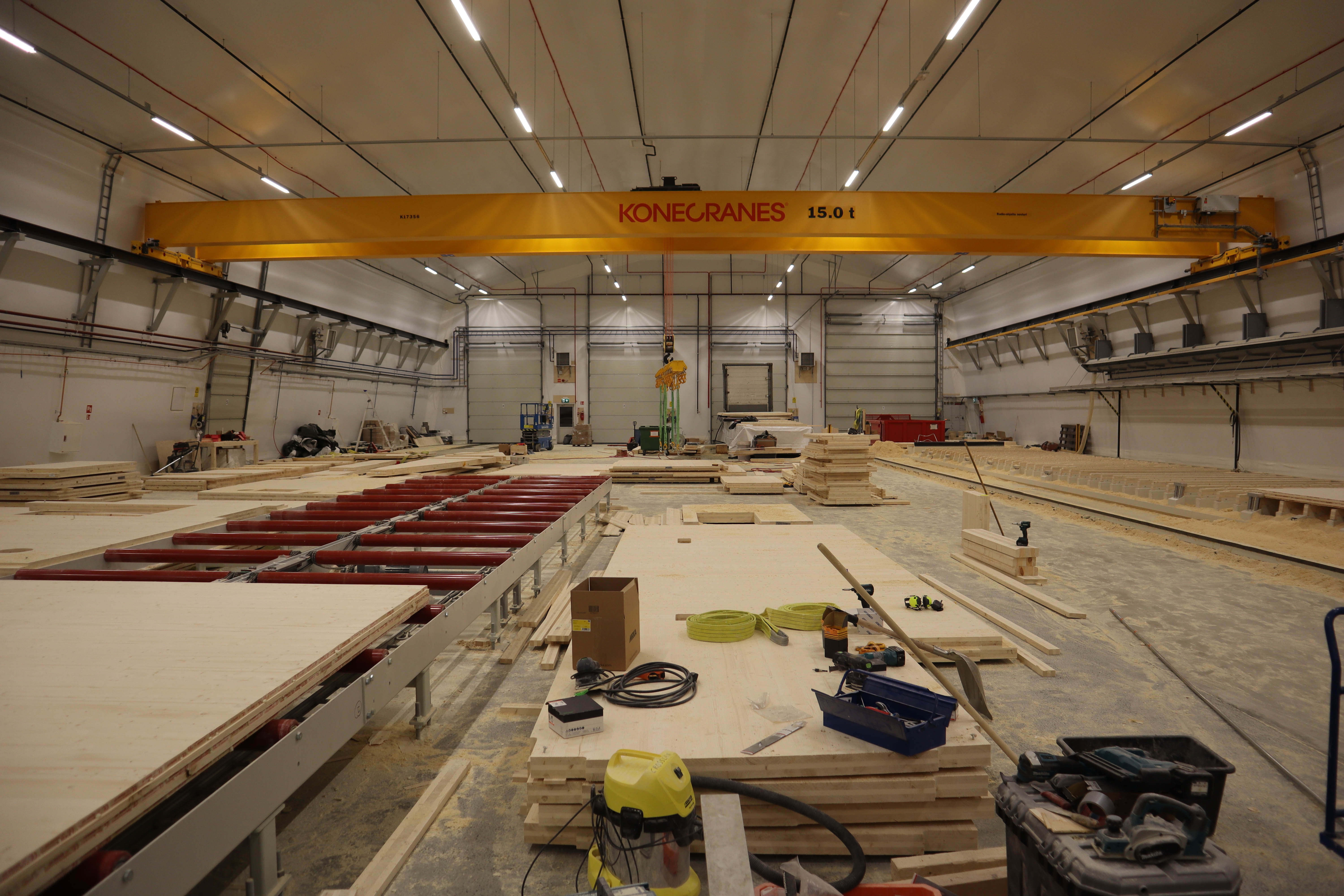 The Crosslam manufacturing hall, a large space with pieces of CLT everywhere and a big crane