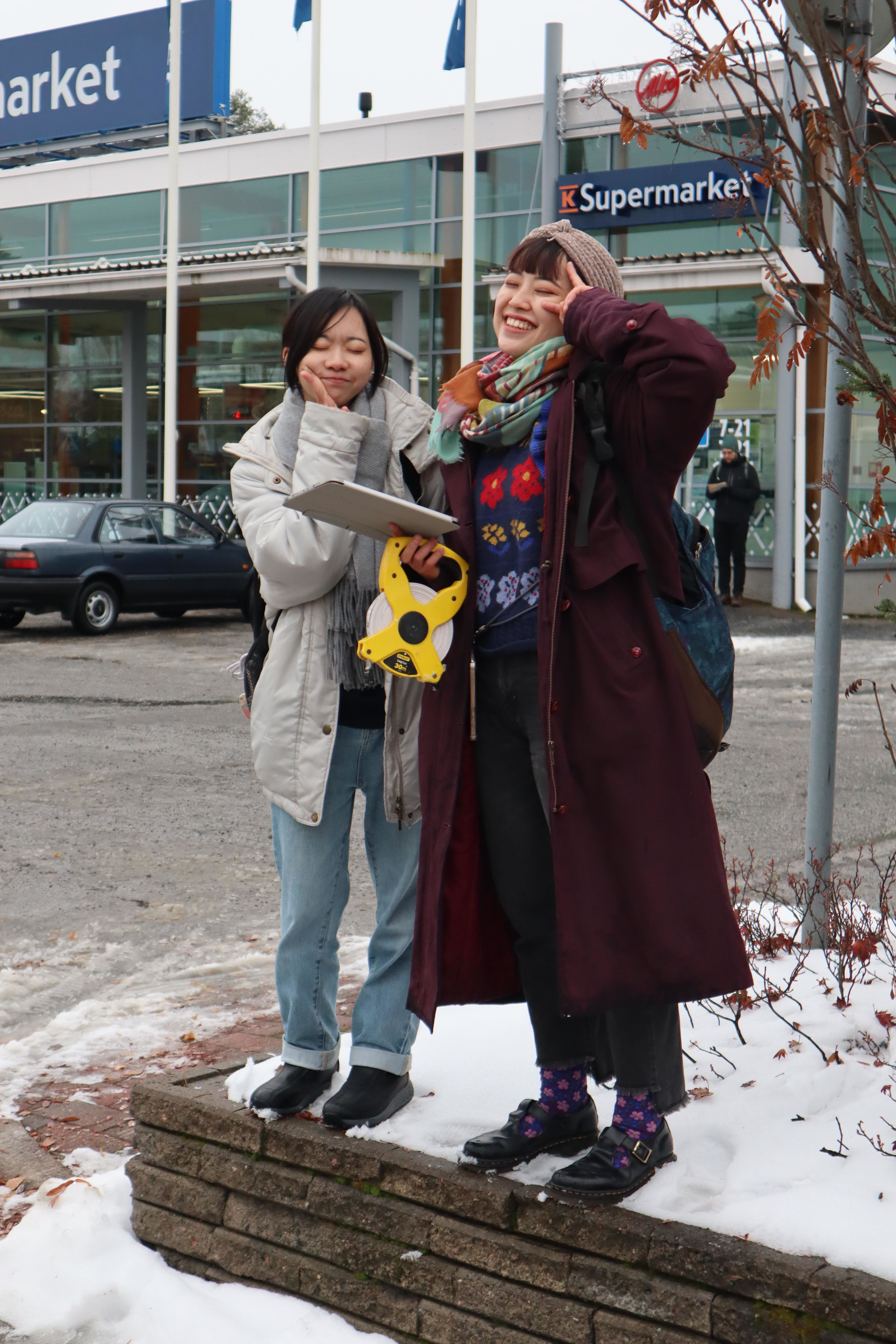 Students with measuring equipment