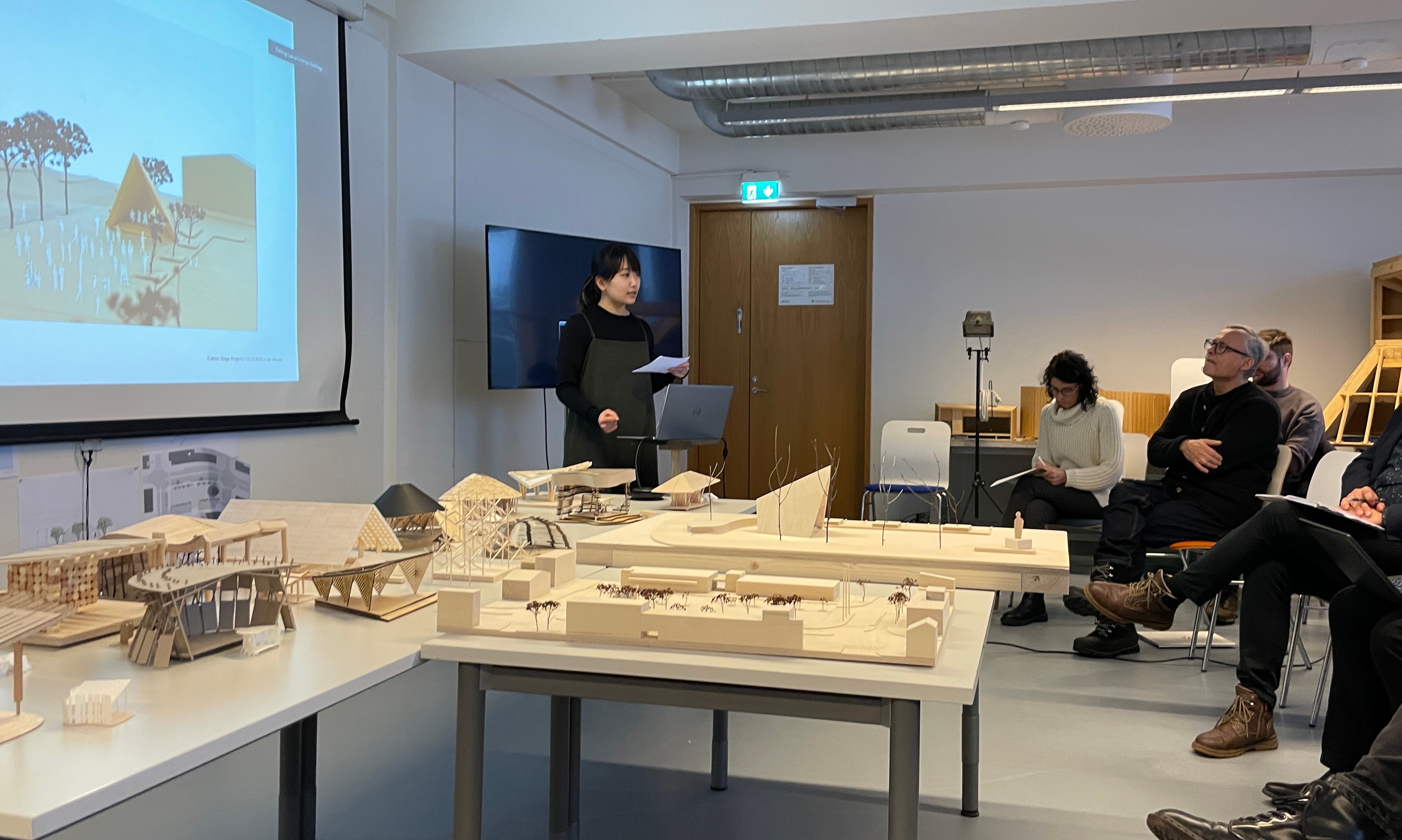 Student Juri presenting her proposal for the stage