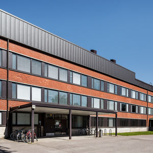 Vuorimiehentie 2 sisäpihan sisäänkäynti