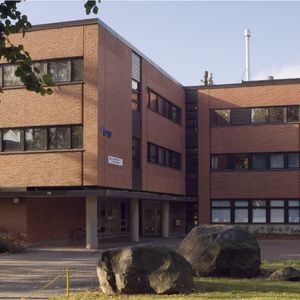 Otsvängen 7 huvudingång