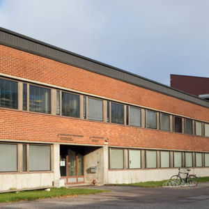 Tietotie 1 pääsisäänkäynti