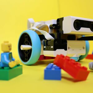 Lego Spikes, joita käytetään robotiikkatyöpajoissa