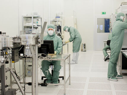 Micronova cleanroom kuva: Aino Huovio