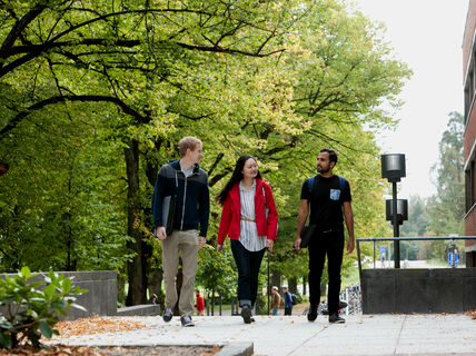 Aalto University students at campus / photographer: Aino Huovio