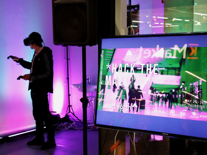 Aalto Univeristy / 5G Hack The Mall course demo / photo: Linda Koskinen