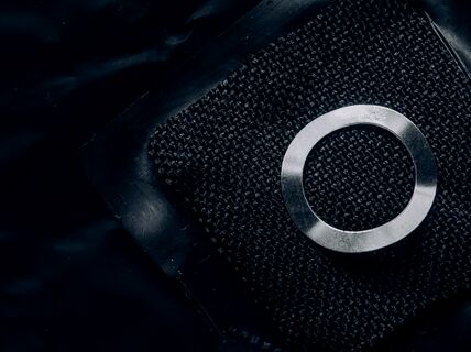 Uudentyyppisten akkujen testauksessa käytetty komponentti. Kuva: Aleksi Poutanen / Aalto-yliopisto