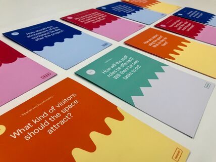 Strategid Co-Design -kurssin opiskelijat tekivät ratkaisuehdotuksia Helsingin kaupungin muotoilutoiminnan vaikuttavuuden arvioimiseksi.