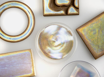 Wood-based structural shimmering wood colour has no colour pigments. Photo: Valeria Azovskaya