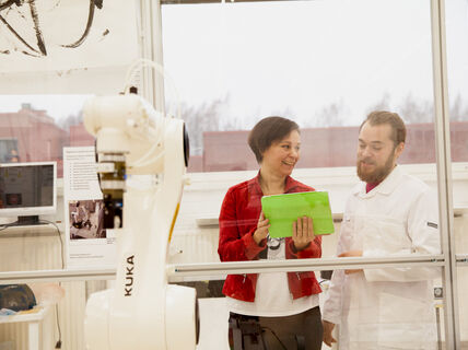 Scientists working together in a laboratory / Photo by Aalto University, Mikko Raskinen
