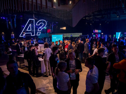 General image of people gathered at Slush startup event, photo by Mikko Raskinen