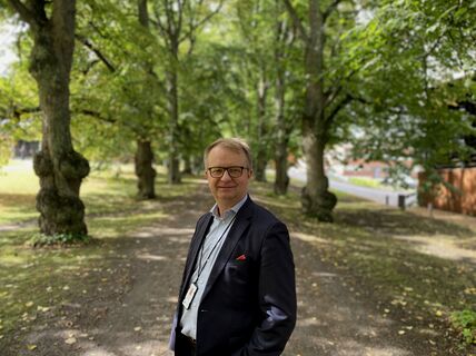 Professor Juha Lipponen standing at Kemistintie