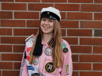 Fuksikapteeni Jenny Manner koneinsinöörikillan haalarissa