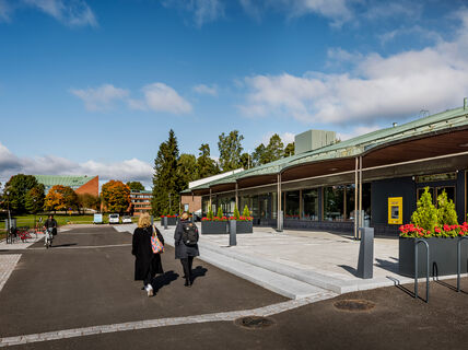 Ostoskeskus A Blanc ja Alvarinaukio