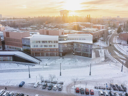 The picture shows the School of Business in winter time and during sunset. The photo was taken by Mikko Raskinen from Aalto University. 