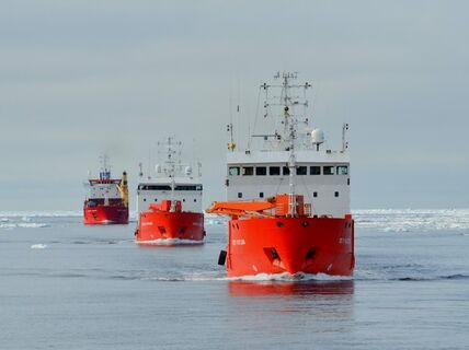 Jäänmurtajia pohjoisella meritiellä