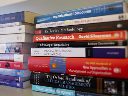 organisaatiot ja johtaminen -aineen kirjoja / books