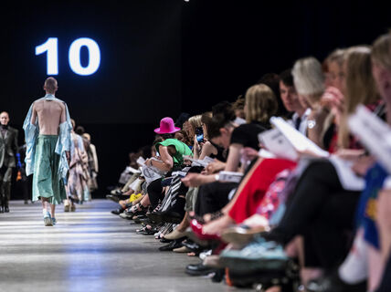 Yleisöä Aalto-yliopiston Naytos18 -tapahtumassa kuva Mikko Raskinen