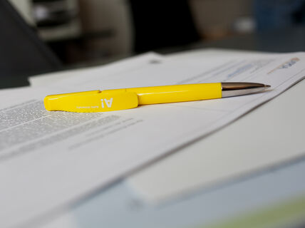 Aalto yellow pen