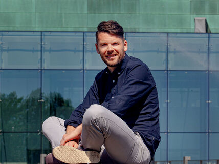 Kenneth Dooley on aloittanut viisivuotisen kautensa työelämäprofessorina lokakuussa 2022 Aalto-yliopiston sähkötekniikan ja automaation laitoksella. Kuva: Aalto-yliopisto / Nita Vera