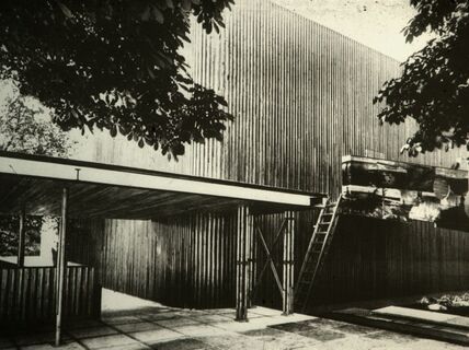 Alvar Aalton suunnittelema Suomen pavilijonki Pariisin maailmannäyttelyyn 1936-1937.