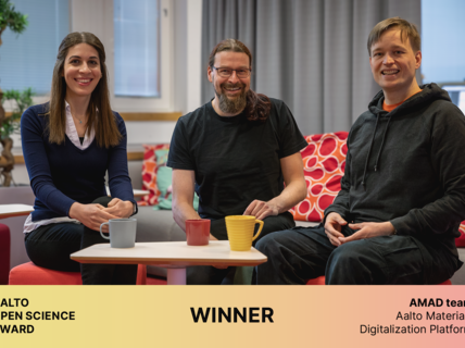Lara Ejtehadian, Patrick Rinke, and Ilari Lähteenmäki sitting with coffee mugs and smiling to the camera.