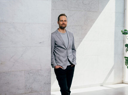 Professor Antti Oulasvirta. Photo: Aalto University / Jaakko Kahilaniemi