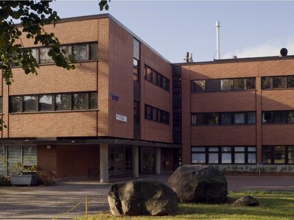 Otakaari 7 main entrance