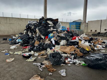 Sekajätekasa Ämmässuon jätteenkäsittelylaitoksella.