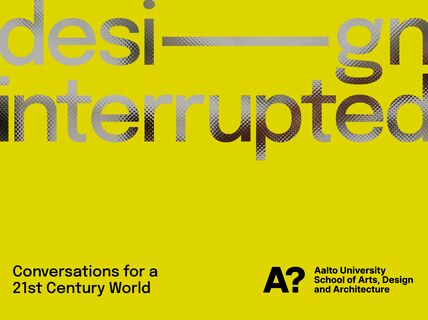 Keltainen banneri sumealla taustalla, teksti ”Design Interrupted: Conversations for a 21at Century world” ja Aalto-yliopiston Taiteiden ja suunnittelun korkeakoulun logo.