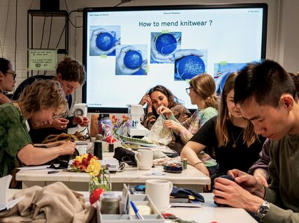 Students attending an Aalto Repair and Rewear workshop in Space 21.