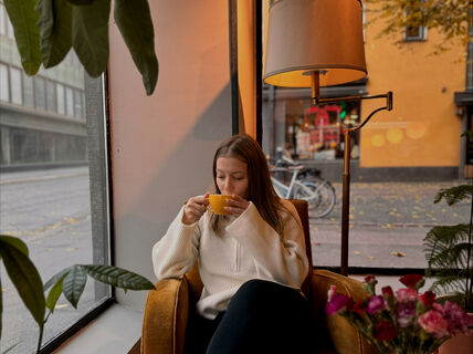 Elisa Kultanen kahvilassa