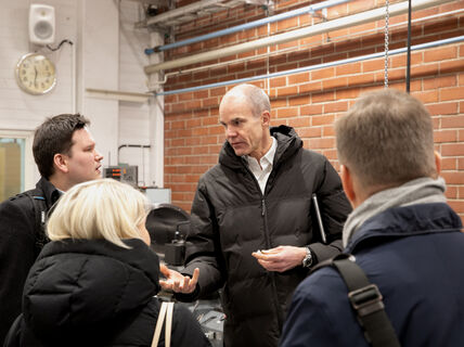 Valmetin toimitusjohtaja Thomas Hinnerskov vierailulla Otaniemessä.