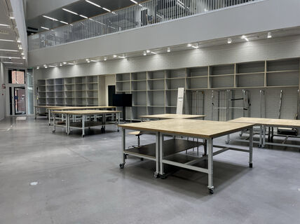 Hahmomallitila. Yleiskuva hahmomallien valmistustilasta.