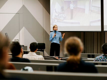 Tilla Kross presenting Textile ETP