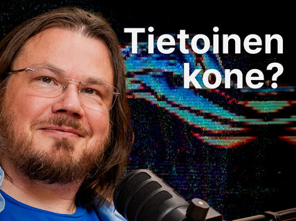 Partasuu silmälaseissa mikrofonin äärellä, taustalla sinipunaiset digiaallot ja teksti Tietoinen kone?