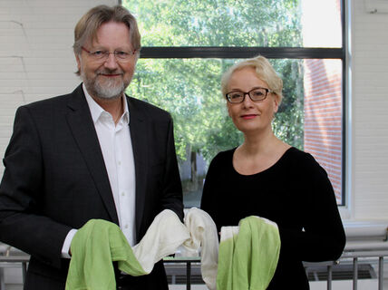 Professor Herbert Sixta and Sirpa Välimaa. The scarf was donated to Sirpa Välimaa as an expression of gratitude for Stora Enso's great support for Ioncell process over many years. Photo: Sofi Vuojakoski