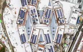 Väre ja Kauppakorkeakoulu aurinkopaneelit Kuva: Mikko Raskinen / Aalto-yliopisto