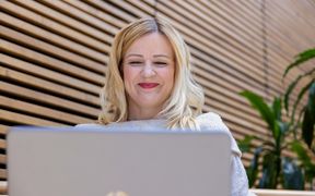 Niina Nurmi, photo by Mikko Raskinen.